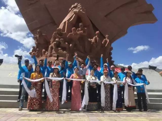 玉树启动了2016玉树漂流世界杯圣水采集仪式（